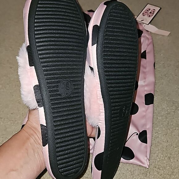 NWTS Victoria's Secret Satin Slippers ,+ Storage bag polka dots 9-10 - Picture 5 of 5